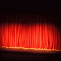 Ein roter Theatervorhang
